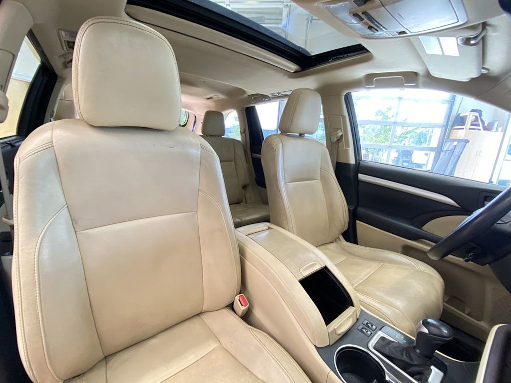 Thumbnail: 2016 Toyota Highlander - 10