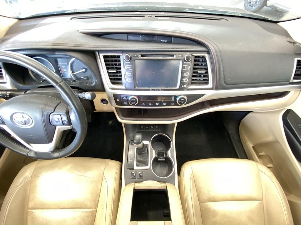 Thumbnail: 2016 Toyota Highlander - 8
