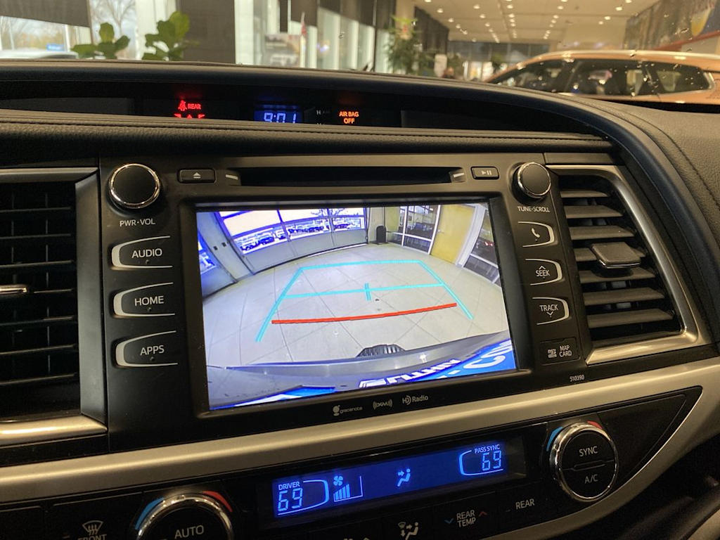 Thumbnail: 2019 Toyota Highlander - 22