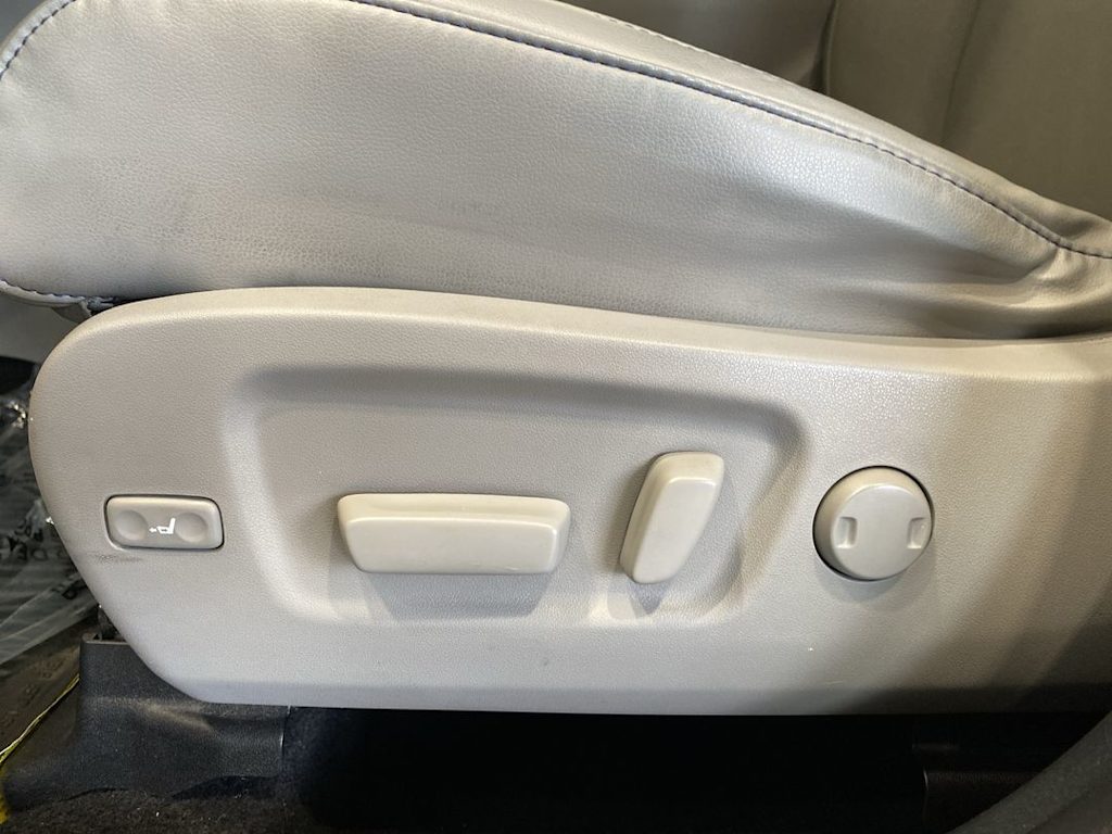 Thumbnail: 2019 Toyota Highlander - 20