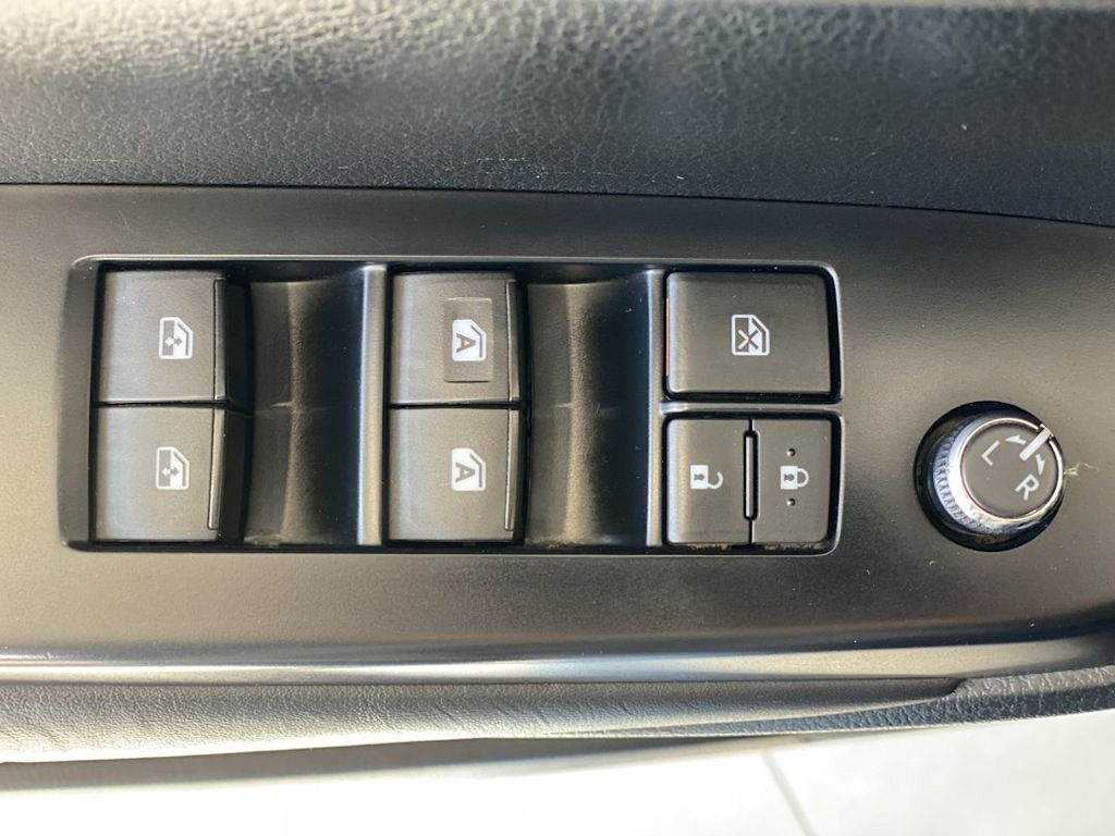 Thumbnail: 2017 Toyota Highlander - 24