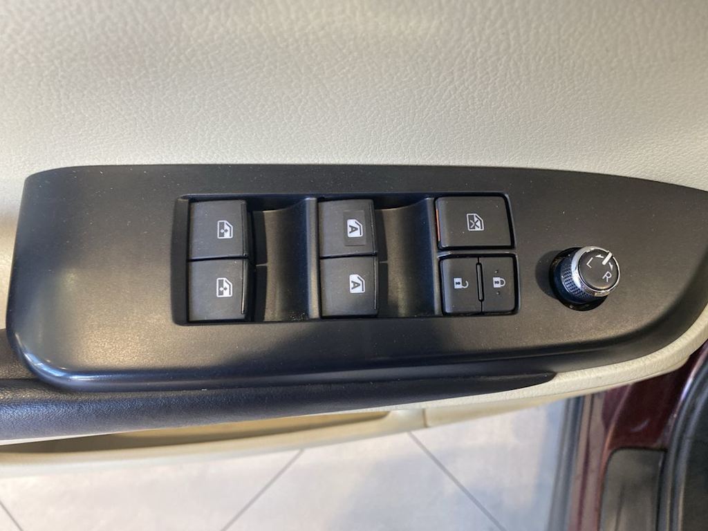 Thumbnail: 2018 Toyota Highlander - 23