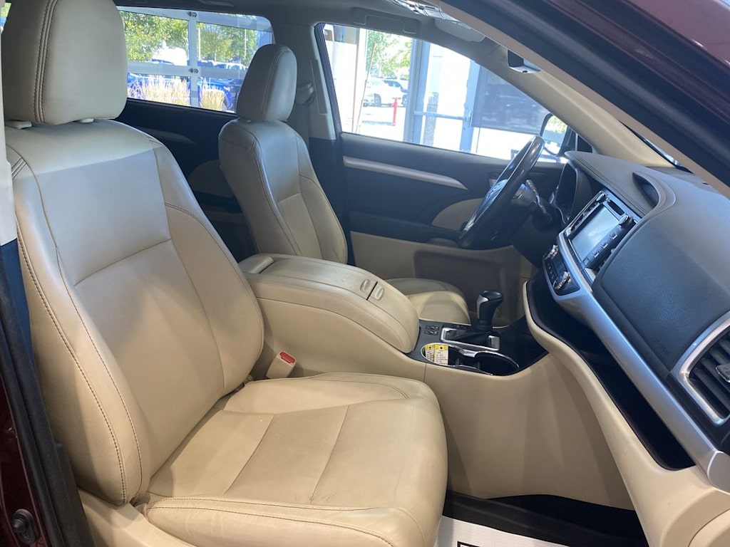 Thumbnail: 2018 Toyota Highlander - 11