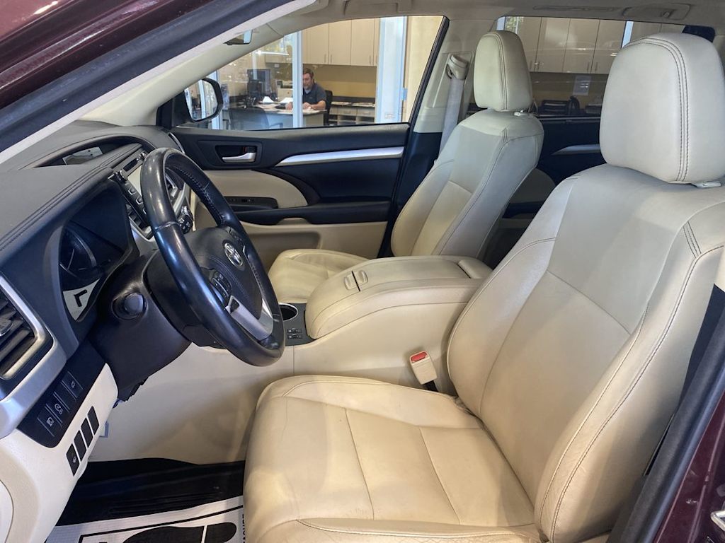 Thumbnail: 2018 Toyota Highlander - 10