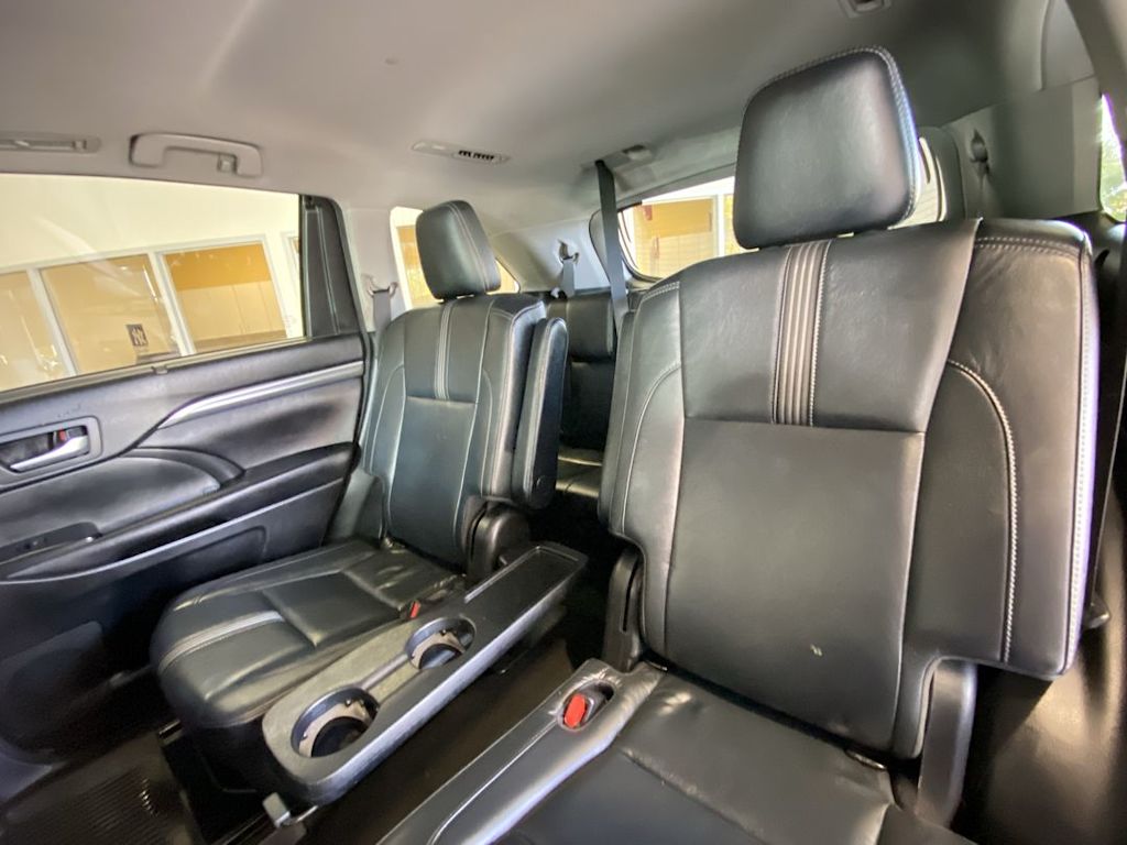 Thumbnail: 2018 Toyota Highlander - 12