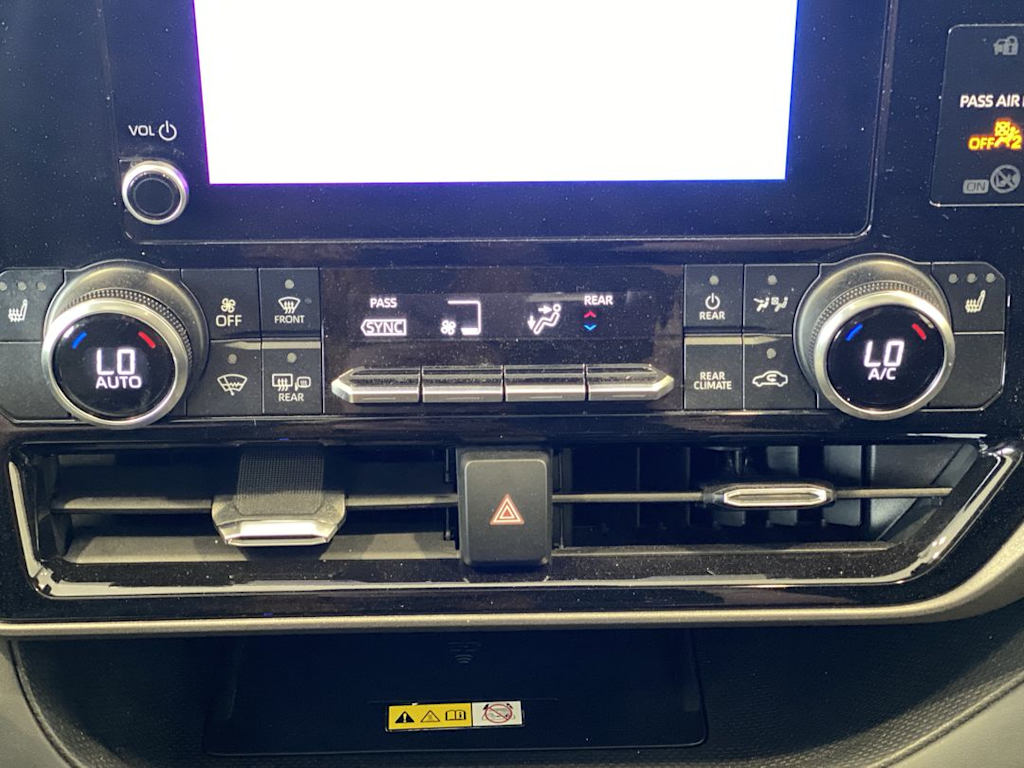 Thumbnail: 2023 Toyota Highlander - 24