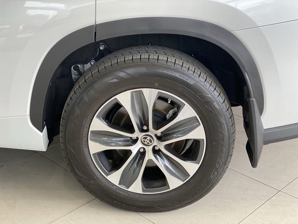 Thumbnail: 2023 Toyota Highlander - 8