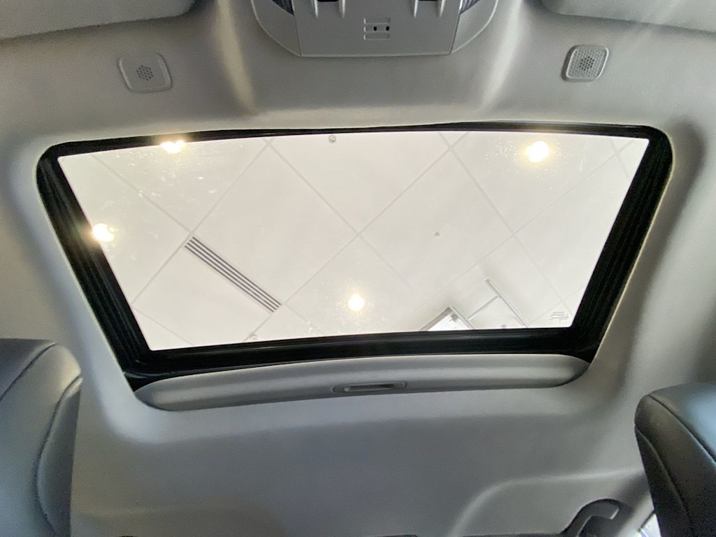 Thumbnail: 2023 Toyota Highlander - 25