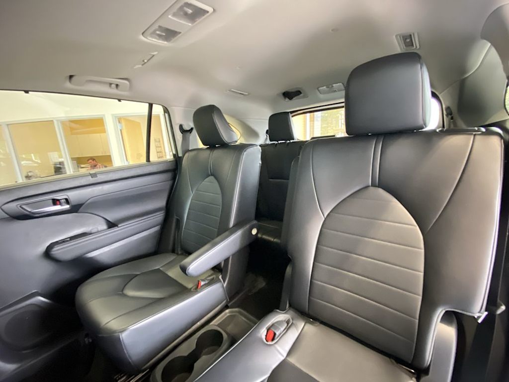 Thumbnail: 2023 Toyota Highlander - 12
