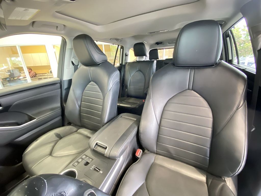 Thumbnail: 2023 Toyota Highlander - 10