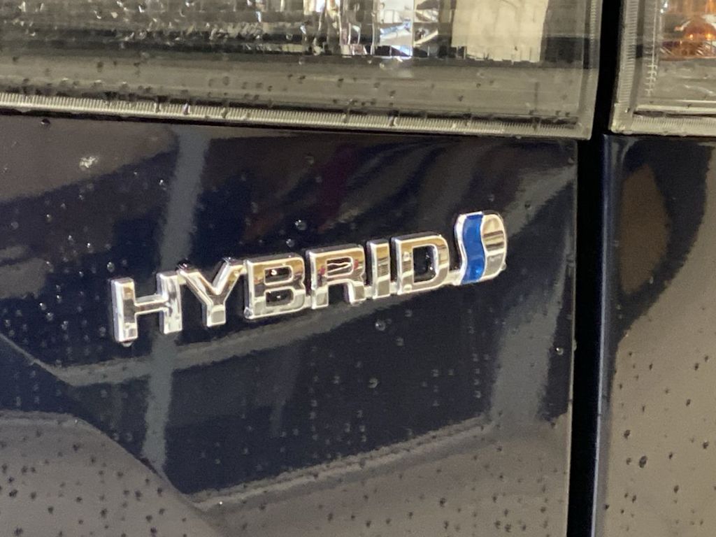 Thumbnail: 2023 Toyota Highlander - 21