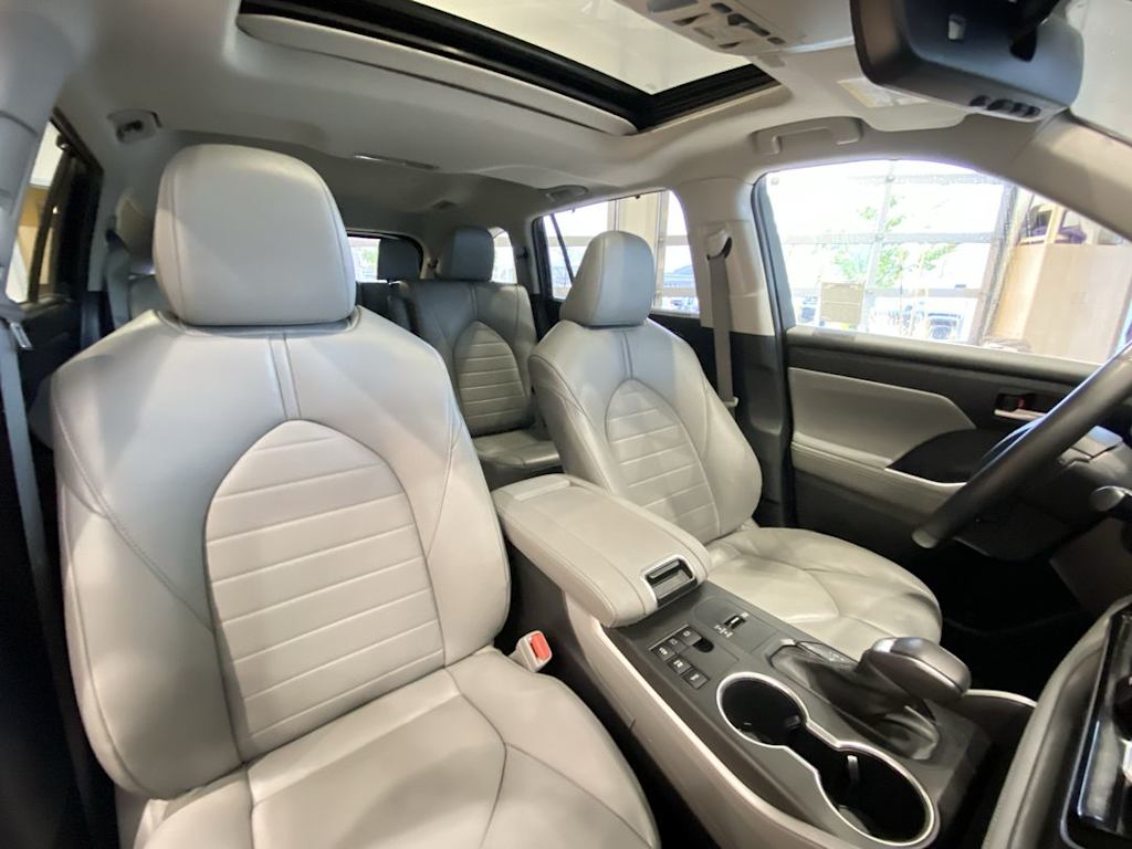 Thumbnail: 2023 Toyota Highlander - 11