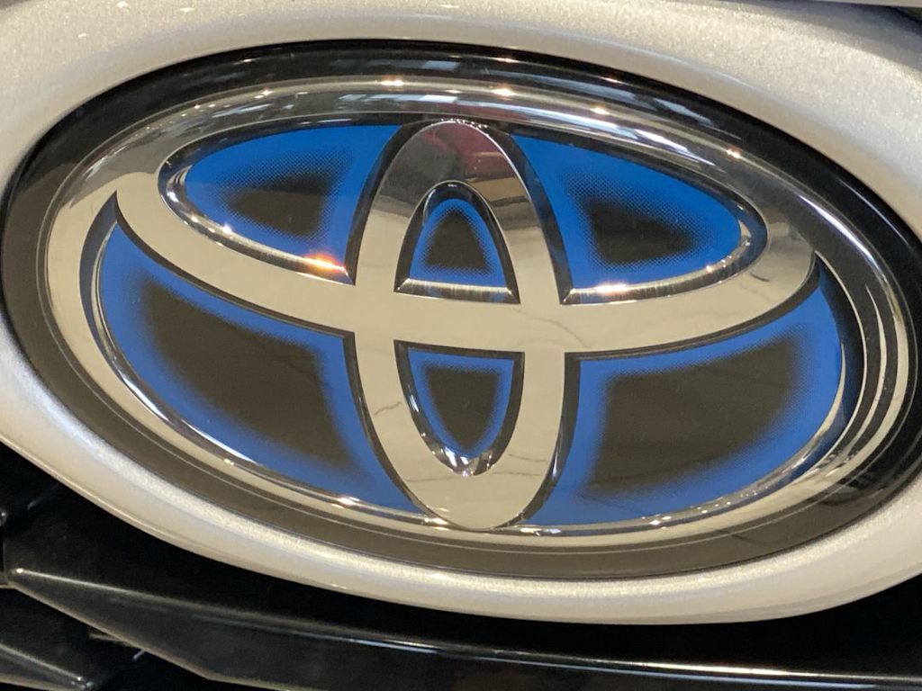 Thumbnail: 2023 Toyota Highlander - 20