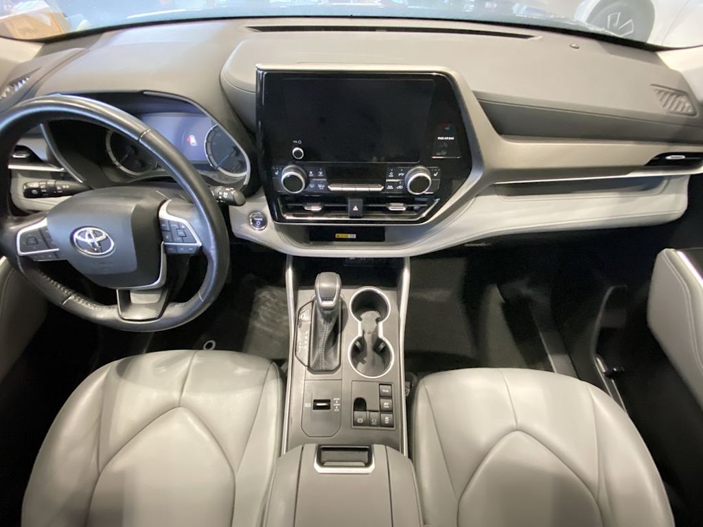 Thumbnail: 2023 Toyota Highlander - 9