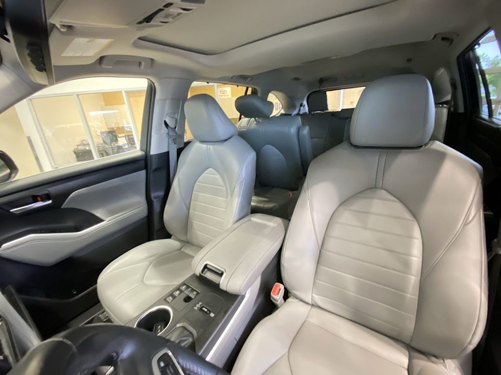 Thumbnail: 2023 Toyota Highlander - 10