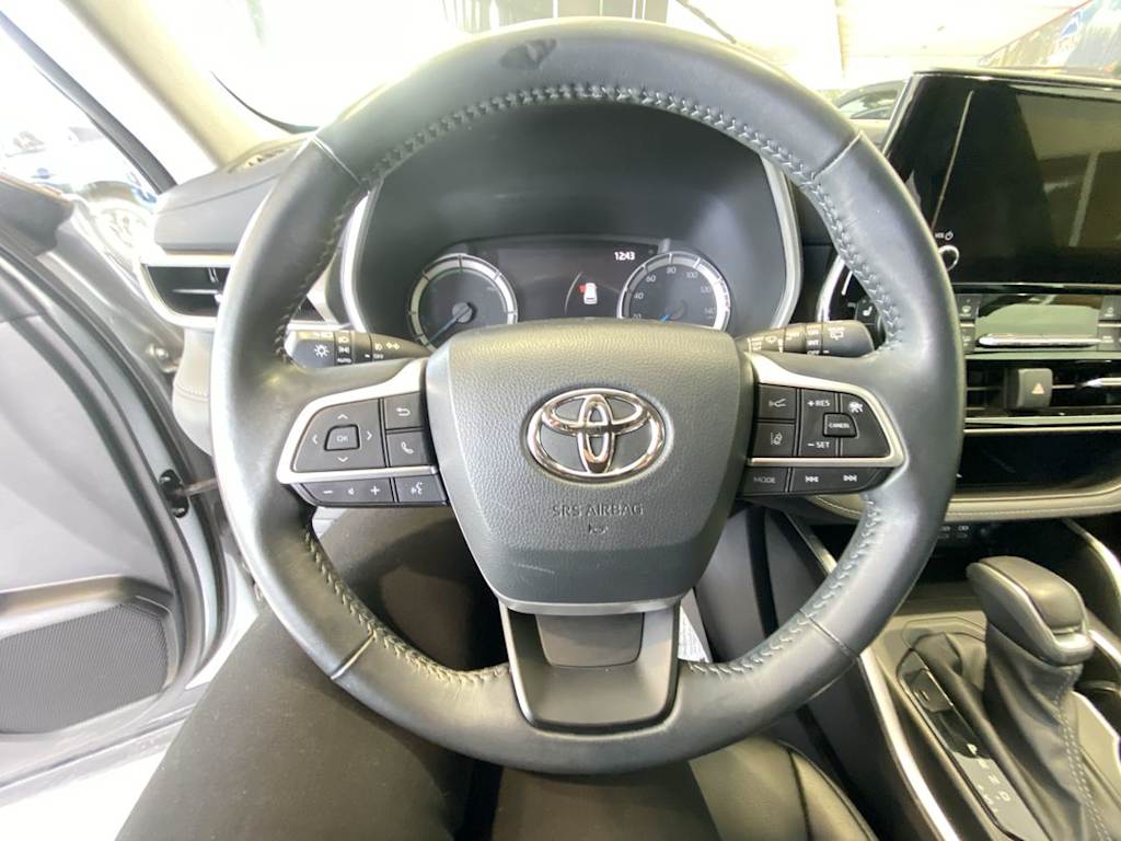 Thumbnail: 2023 Toyota Highlander - 2