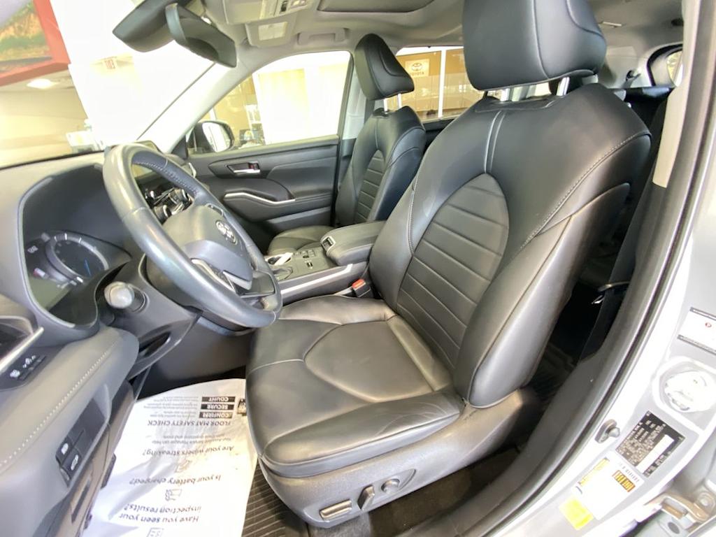 Thumbnail: 2023 Toyota Highlander - 7
