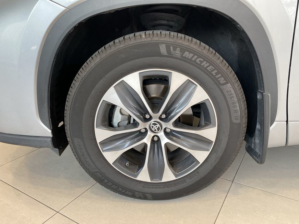 Thumbnail: 2023 Toyota Highlander - 6