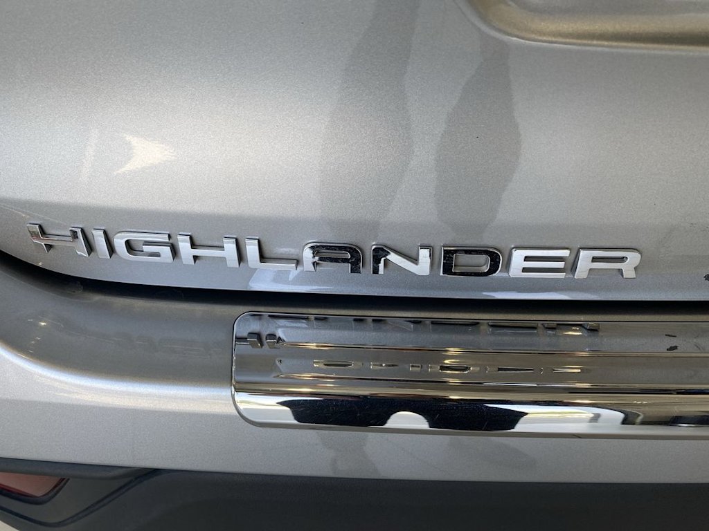 Thumbnail: 2023 Toyota Highlander - 20