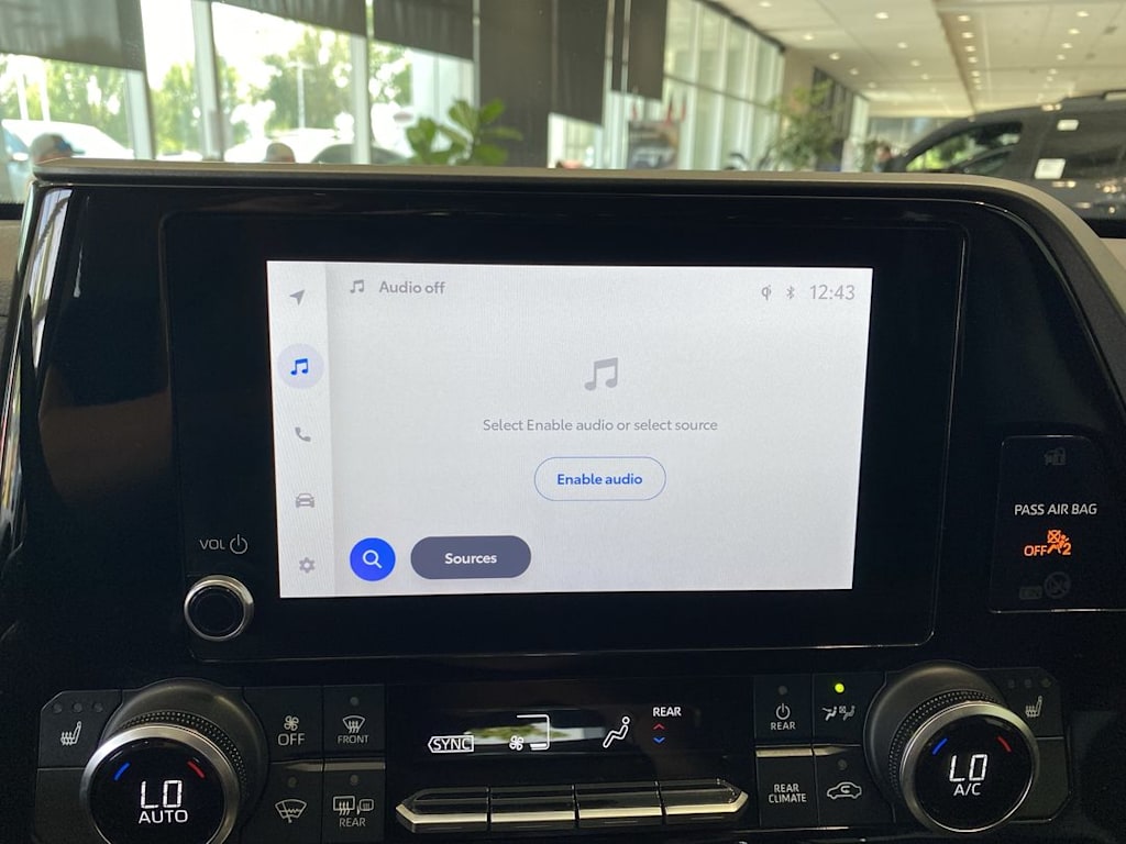 Thumbnail: 2023 Toyota Highlander - 10