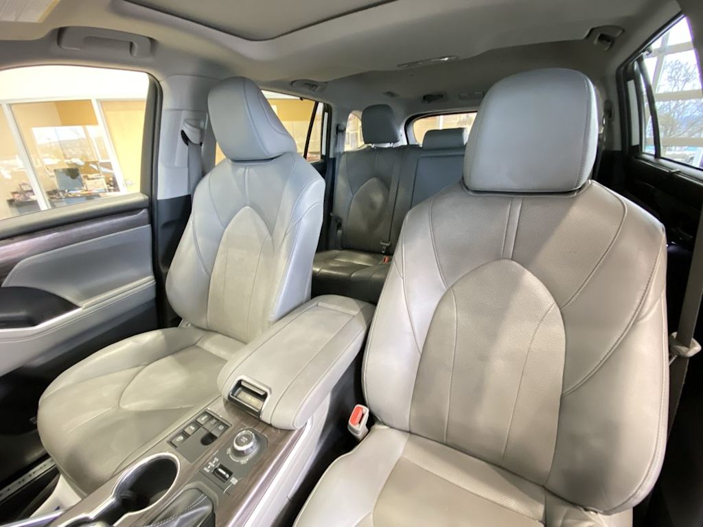 Thumbnail: 2023 Toyota Highlander - 10