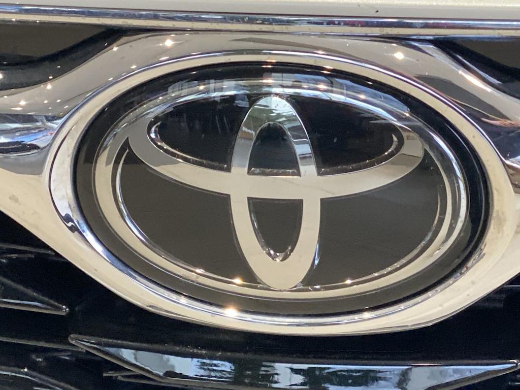 Thumbnail: 2023 Toyota Highlander - 20