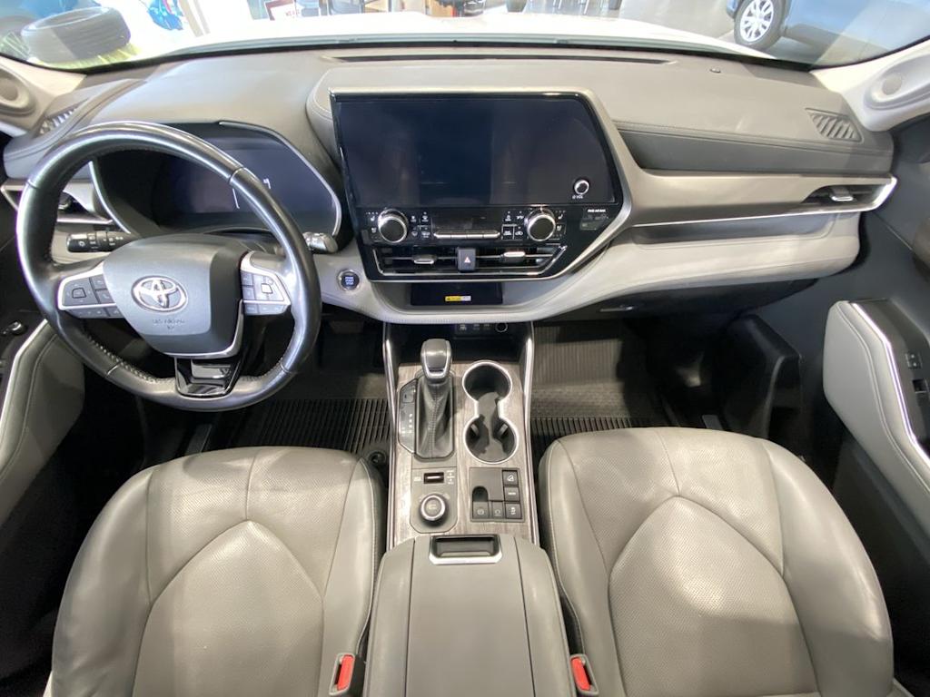 Thumbnail: 2023 Toyota Highlander - 9