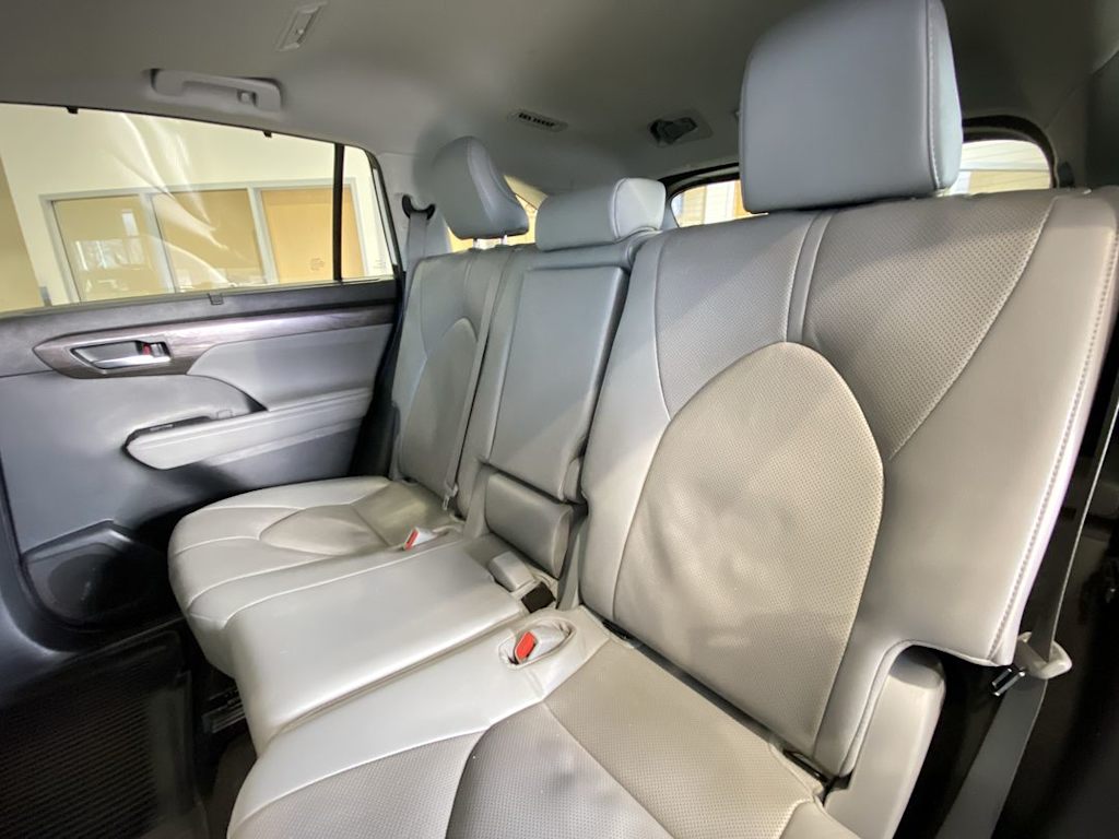 Thumbnail: 2023 Toyota Highlander - 12