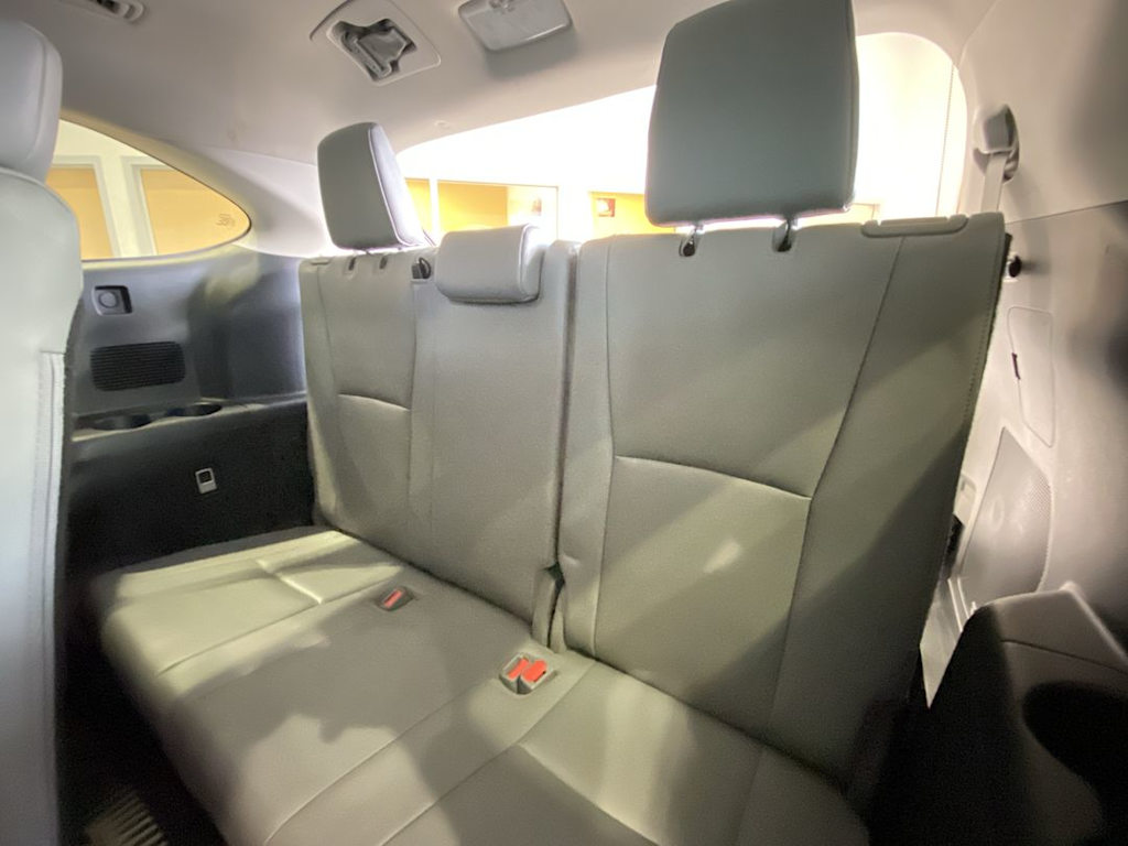 Thumbnail: 2023 Toyota Highlander - 27