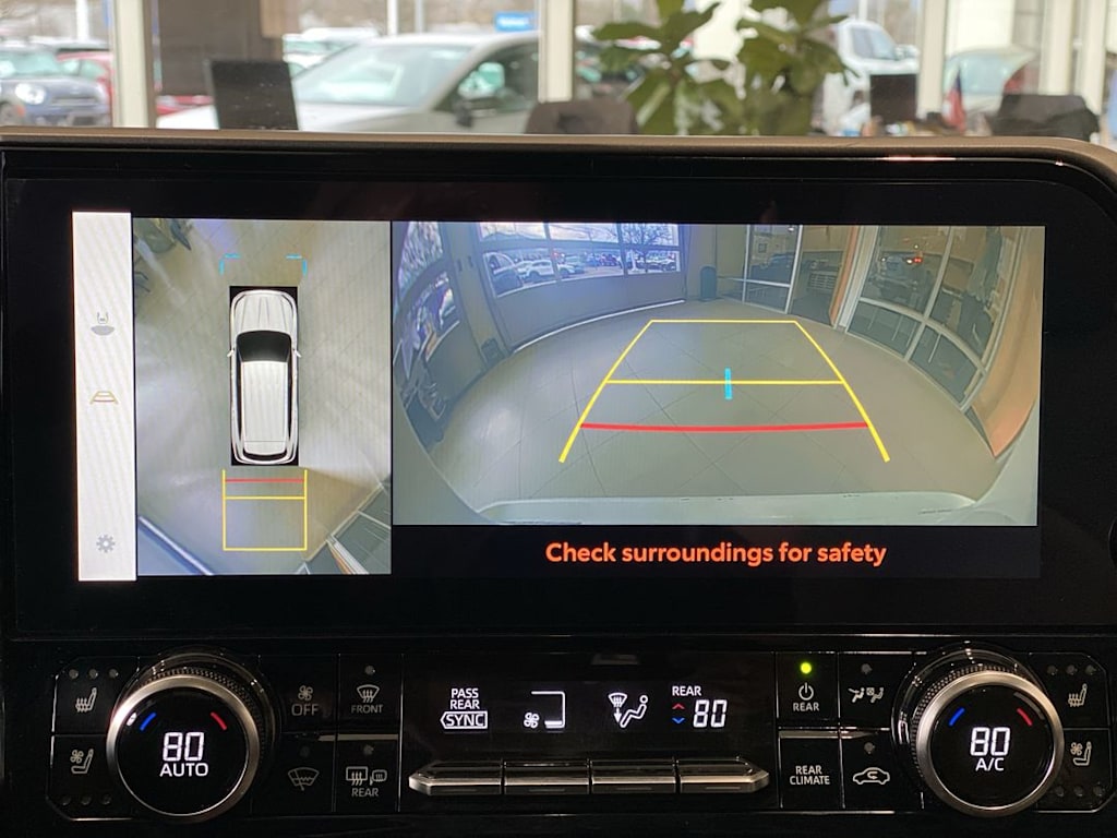 Thumbnail: 2023 Toyota Highlander - 24