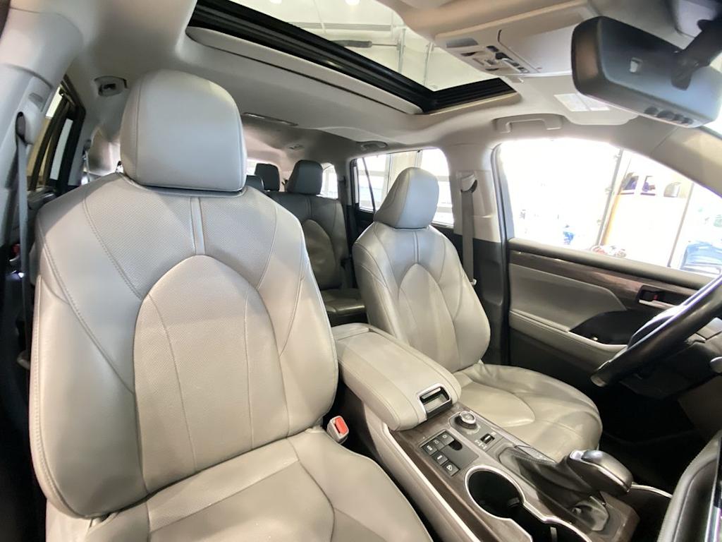 Thumbnail: 2023 Toyota Highlander - 11
