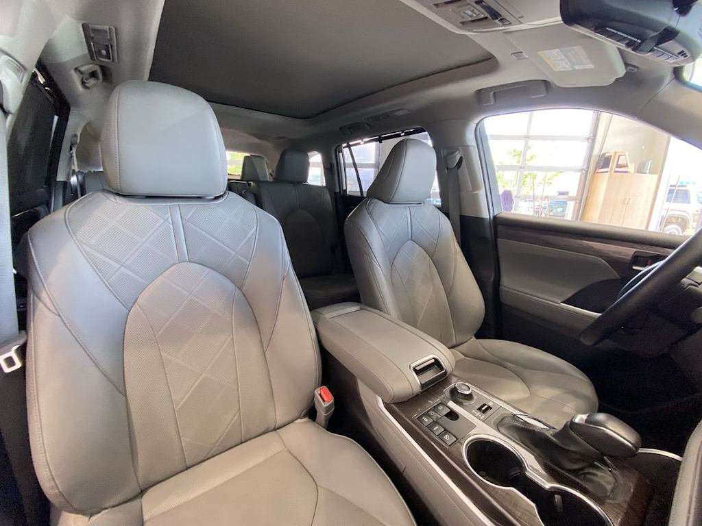 Thumbnail: 2023 Toyota Highlander - 11