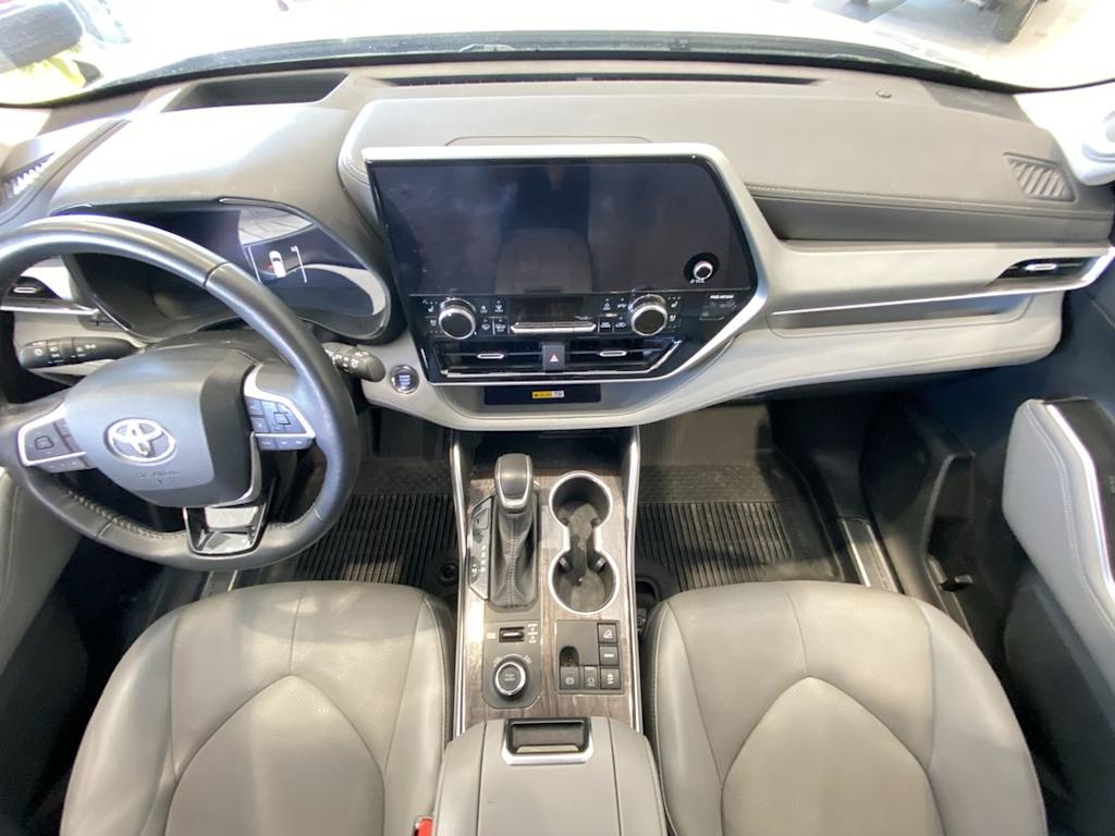 Thumbnail: 2023 Toyota Highlander - 9
