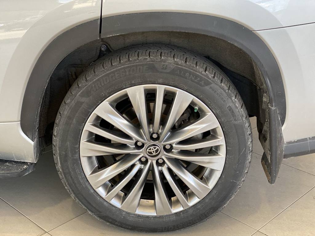 Thumbnail: 2023 Toyota Highlander - 8