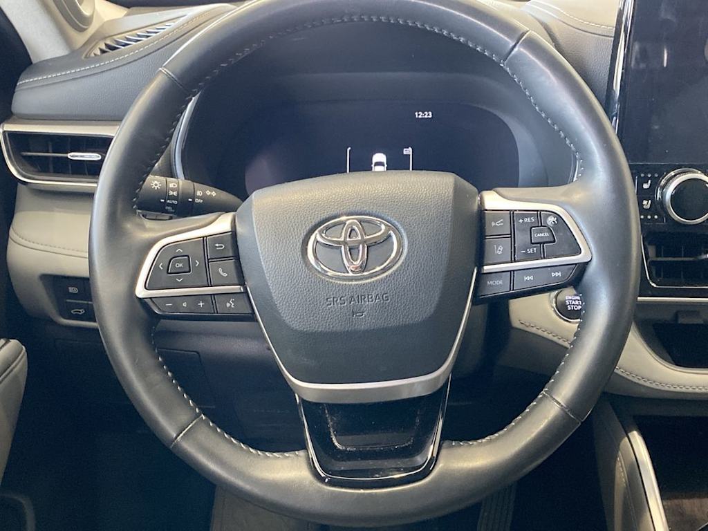 Thumbnail: 2023 Toyota Highlander - 2
