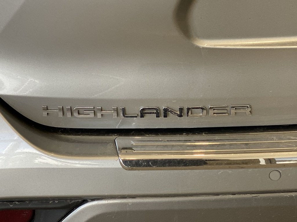 Thumbnail: 2023 Toyota Highlander - 20