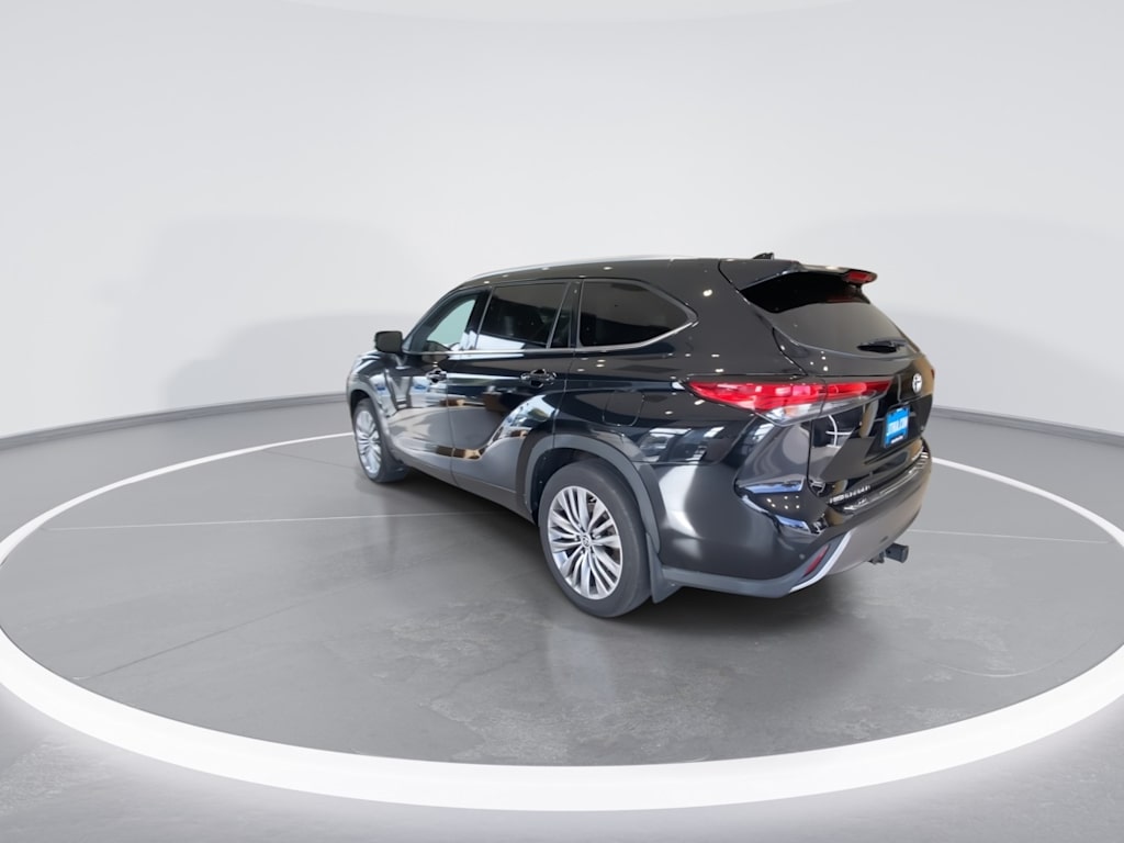 Thumbnail: 2023 Toyota Highlander - 5