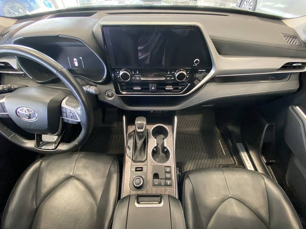 Thumbnail: 2023 Toyota Highlander - 7