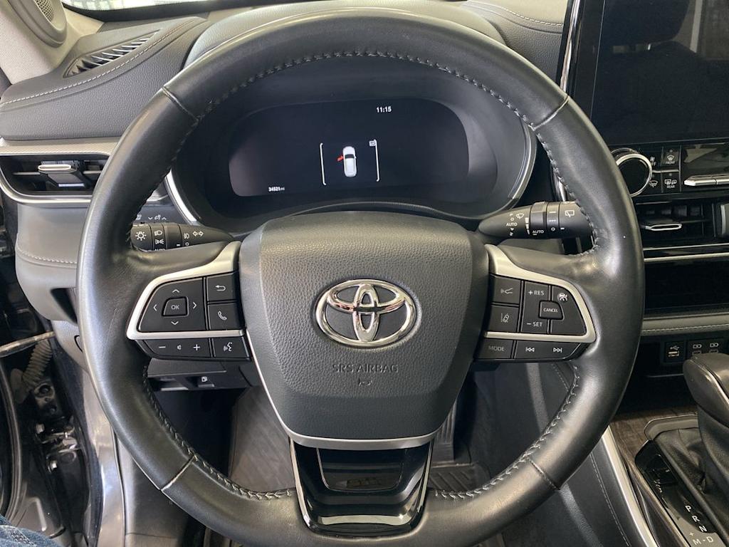 Thumbnail: 2023 Toyota Highlander - 2