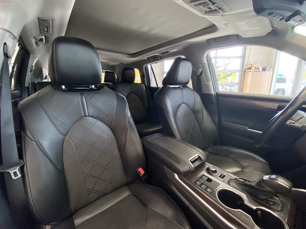 Thumbnail: 2023 Toyota Highlander - 9