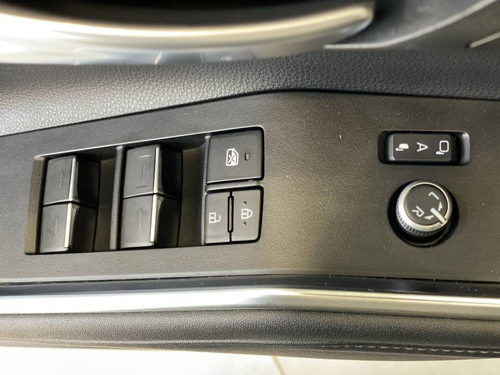 Thumbnail: 2023 Toyota Highlander - 24
