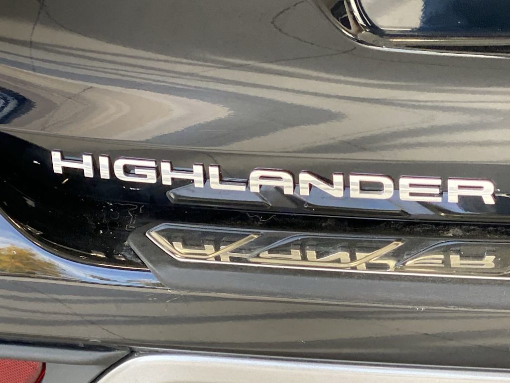 Thumbnail: 2023 Toyota Highlander - 21