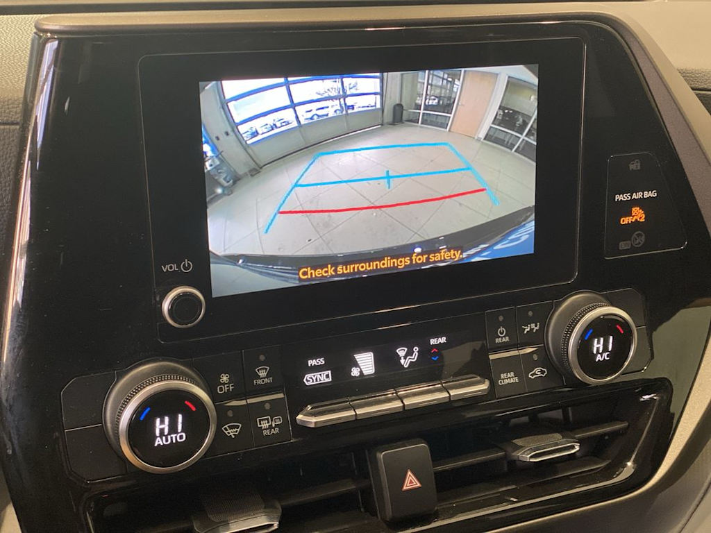 Thumbnail: 2023 Toyota Highlander - 24