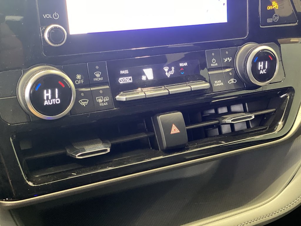 Thumbnail: 2023 Toyota Highlander - 25