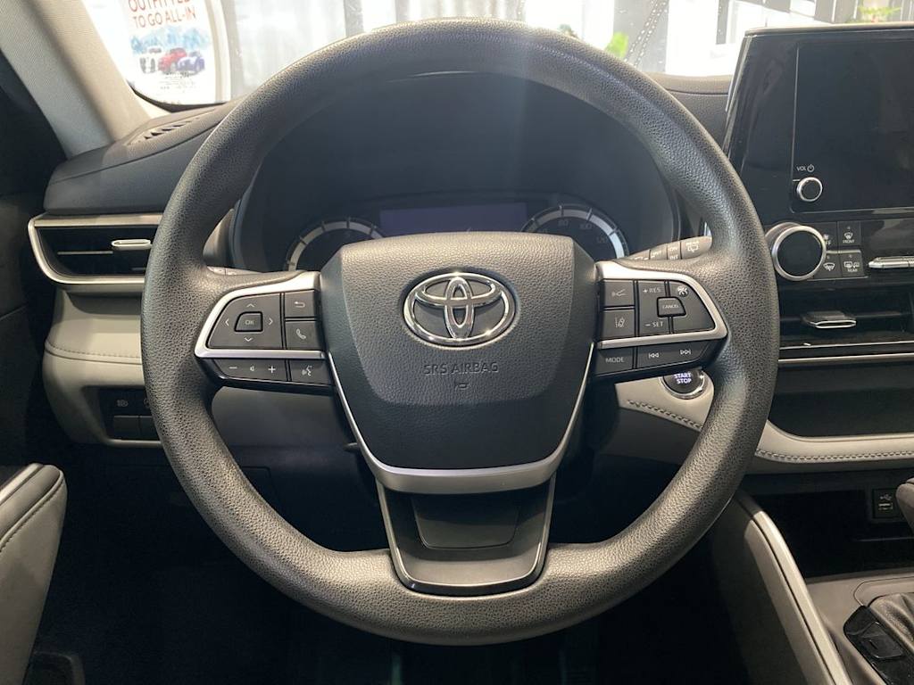 Thumbnail: 2023 Toyota Highlander - 2