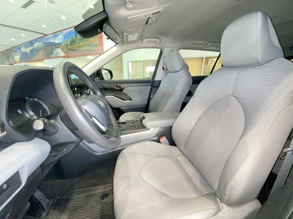 Thumbnail: 2023 Toyota Highlander - 9