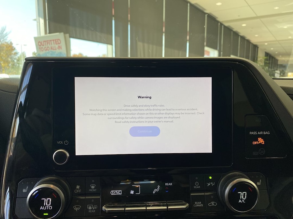 Thumbnail: 2023 Toyota Highlander - 12