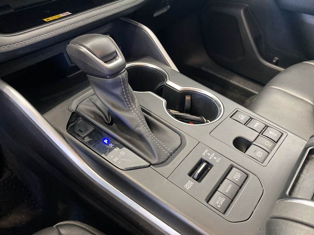 Thumbnail: 2023 Toyota Highlander - 13