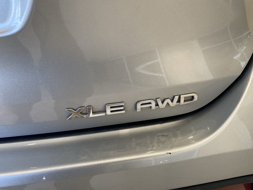 Thumbnail: 2023 Toyota Highlander - 21