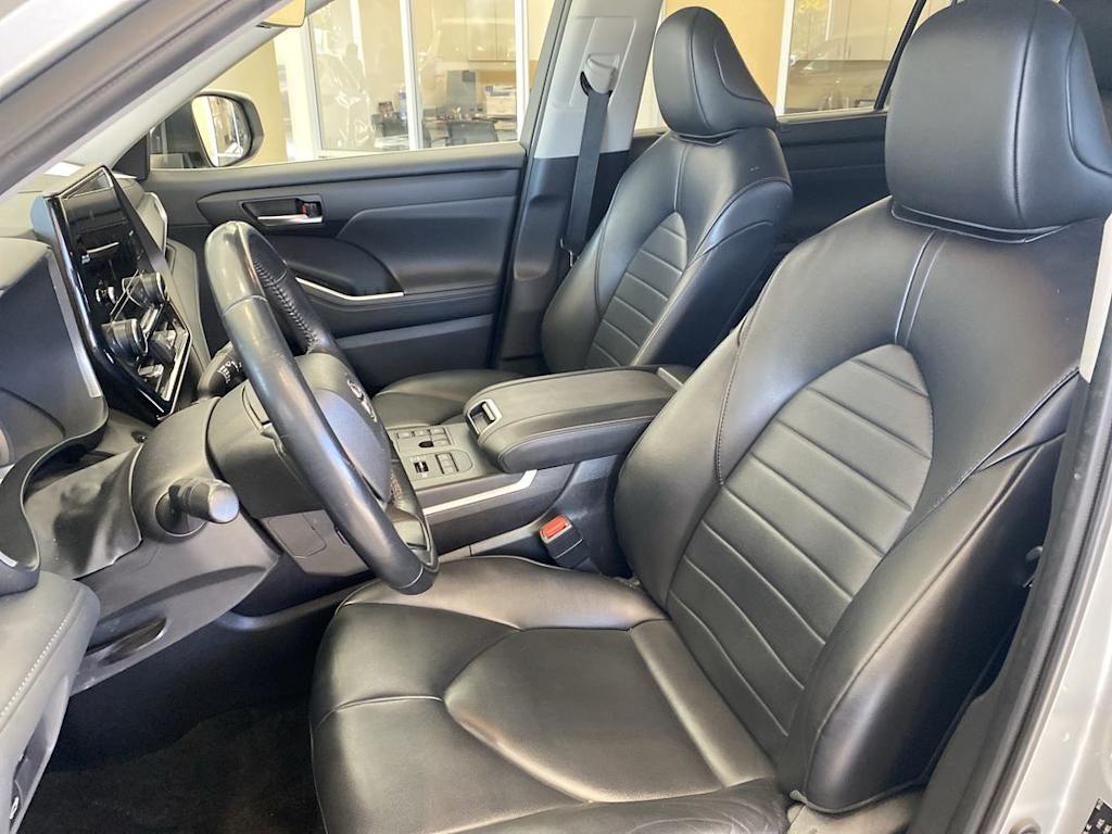 Thumbnail: 2023 Toyota Highlander - 9